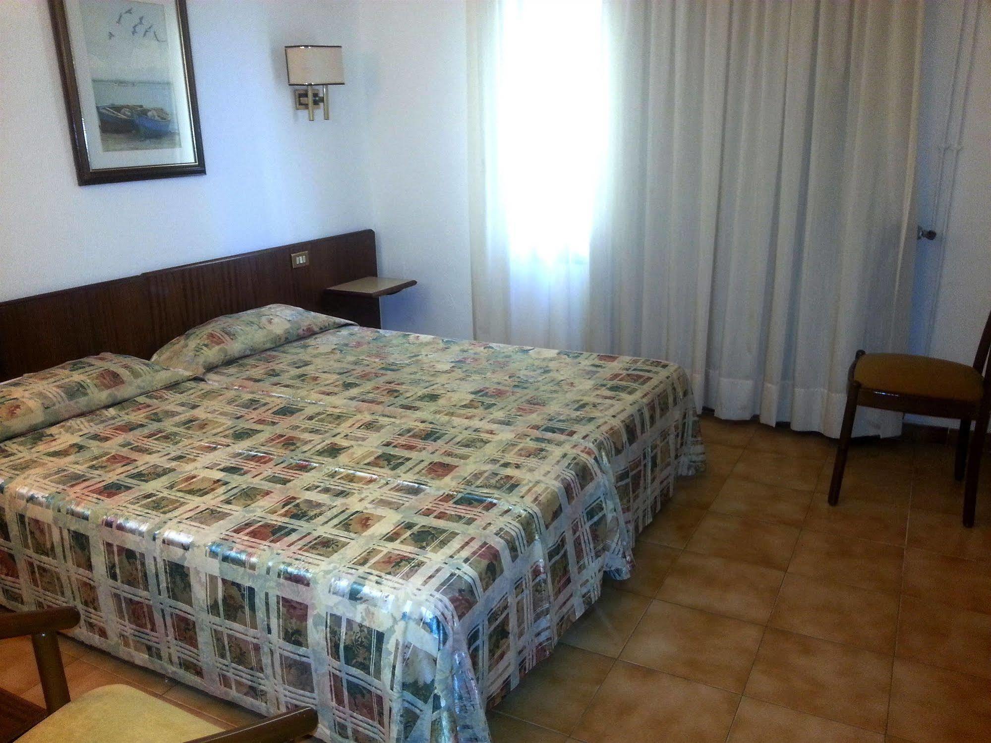 Hotel Hostal Del Sol Sant Feliu de Guíxols Exteriér fotografie